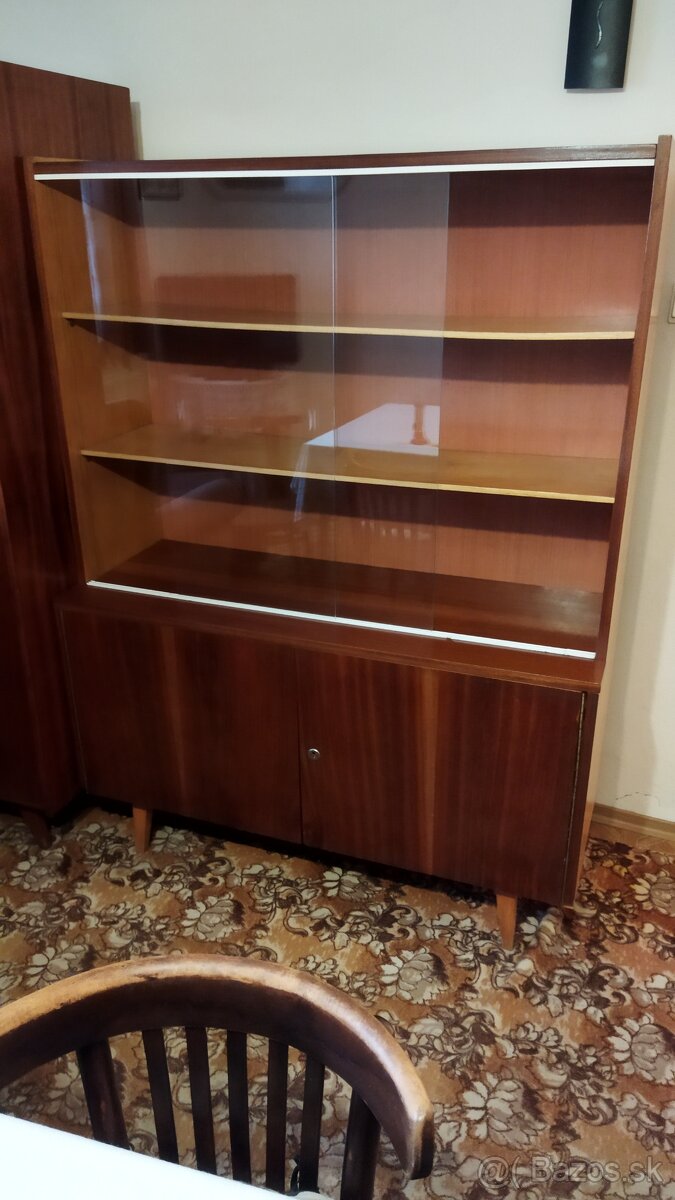 Predám skriňu - knihovničku