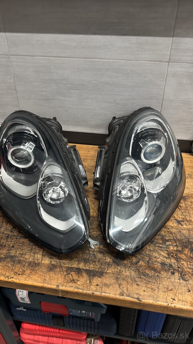 Porsche Cayenne predné svetlá 958.2