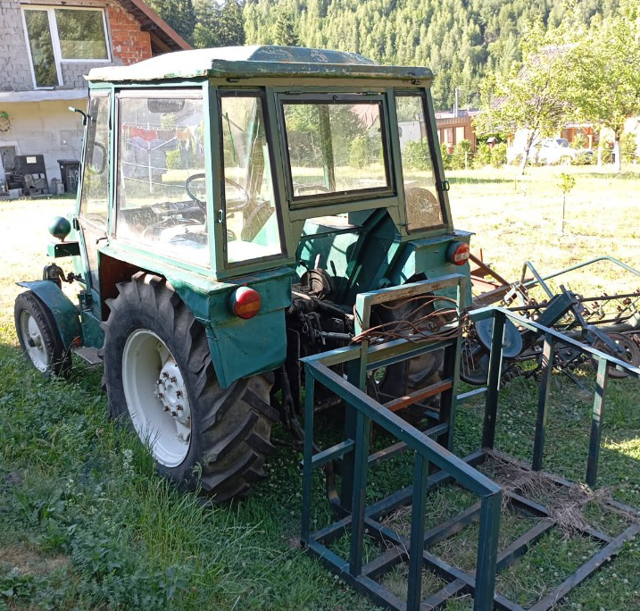 Predam traktor Zetor 4011