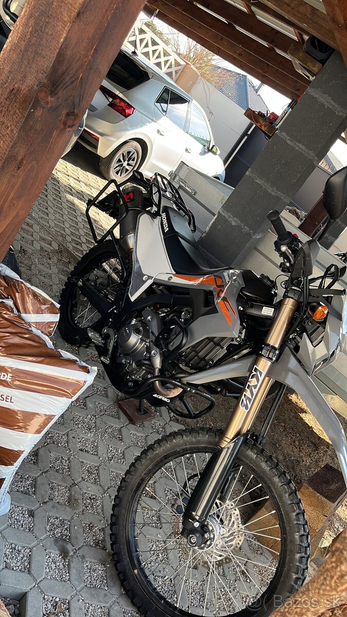 Honda CRF300L 2024 v ZARUKE s ORIGINAL AKRAPOVICOM