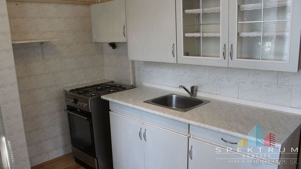 SPEKTRUM REALITY- Na Predaj 2-izbový byt, 57 m2, okres Priev