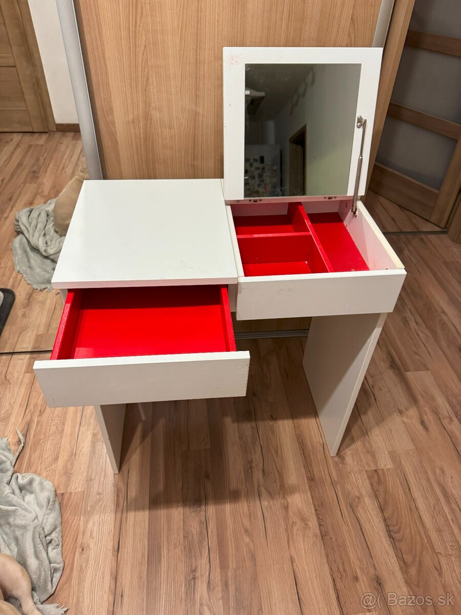 Toaletny stolík 70x42x77 cm