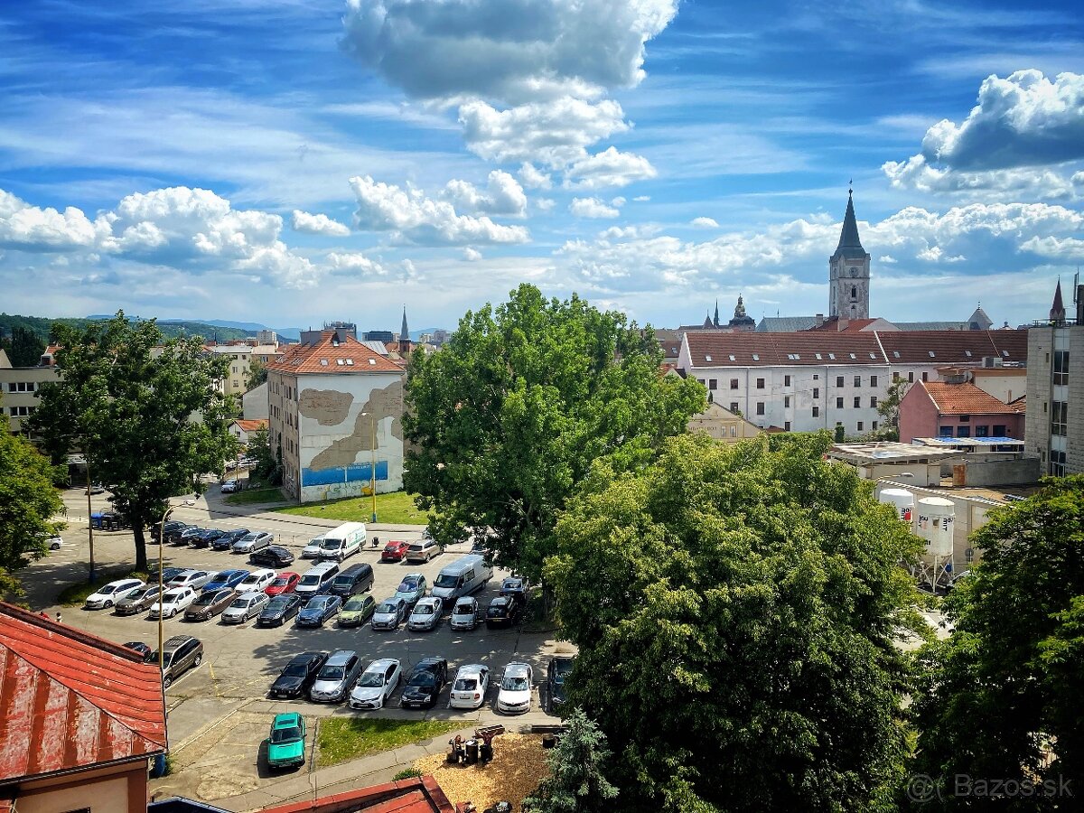 Prenajmem 3 izbový byt s loggiou v centre