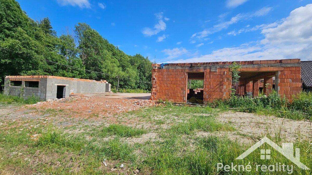Predaj pozemku s rozostavaným domom v obci Dolný Tisovník