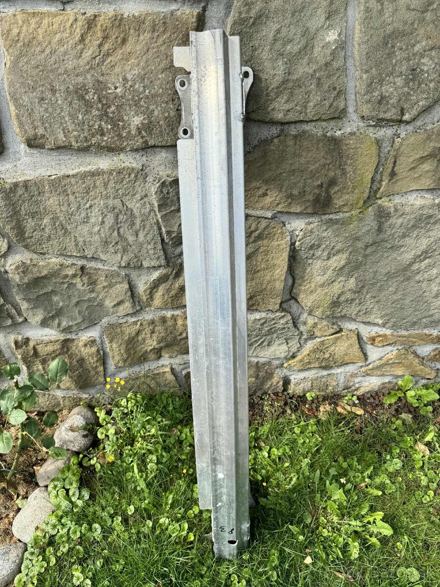 Audi A6 Allroad C7 (2017) – zadná výstuha nárazníka