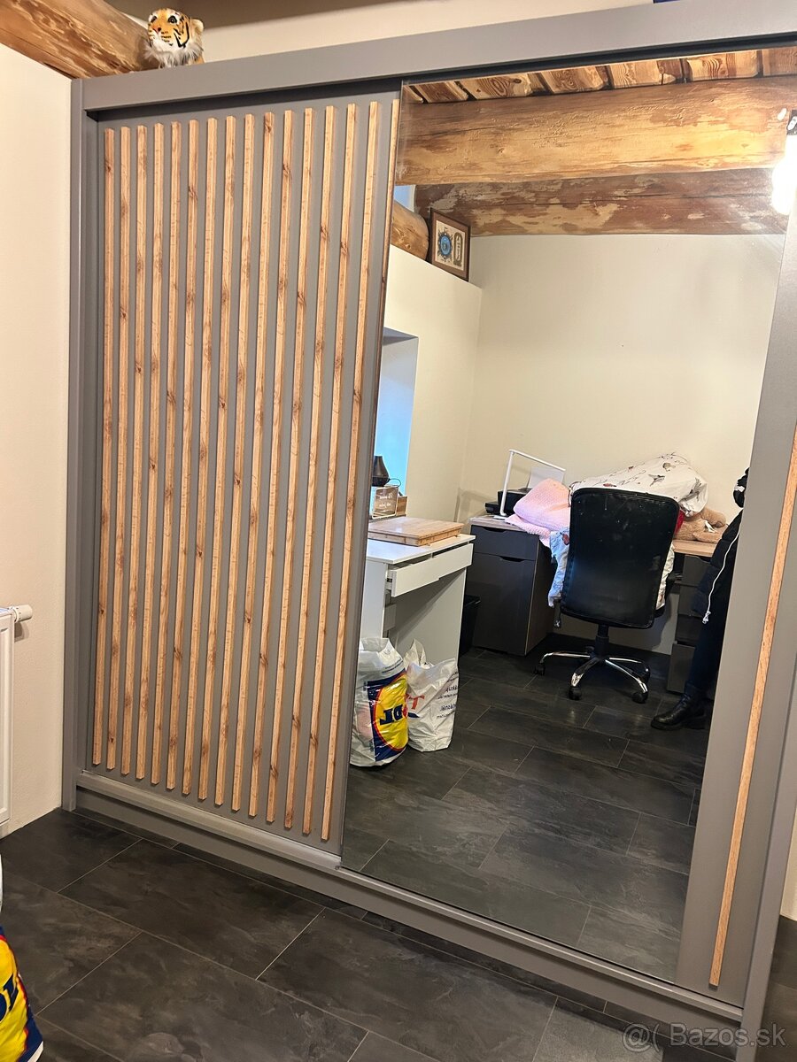 Šatníková skriňa 1 rok použivaná