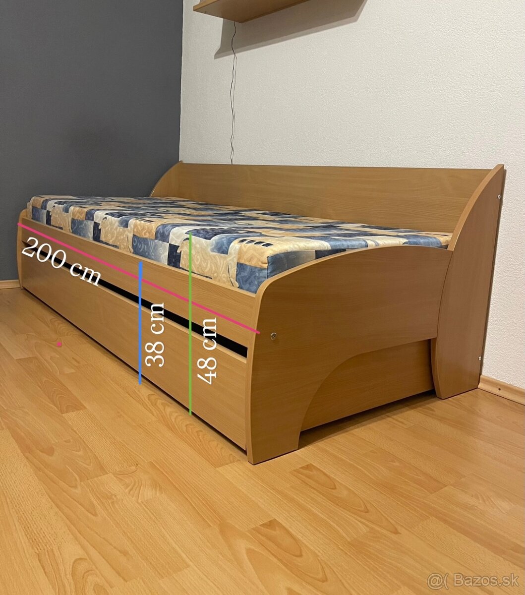 Posteľ s úložným priestorom