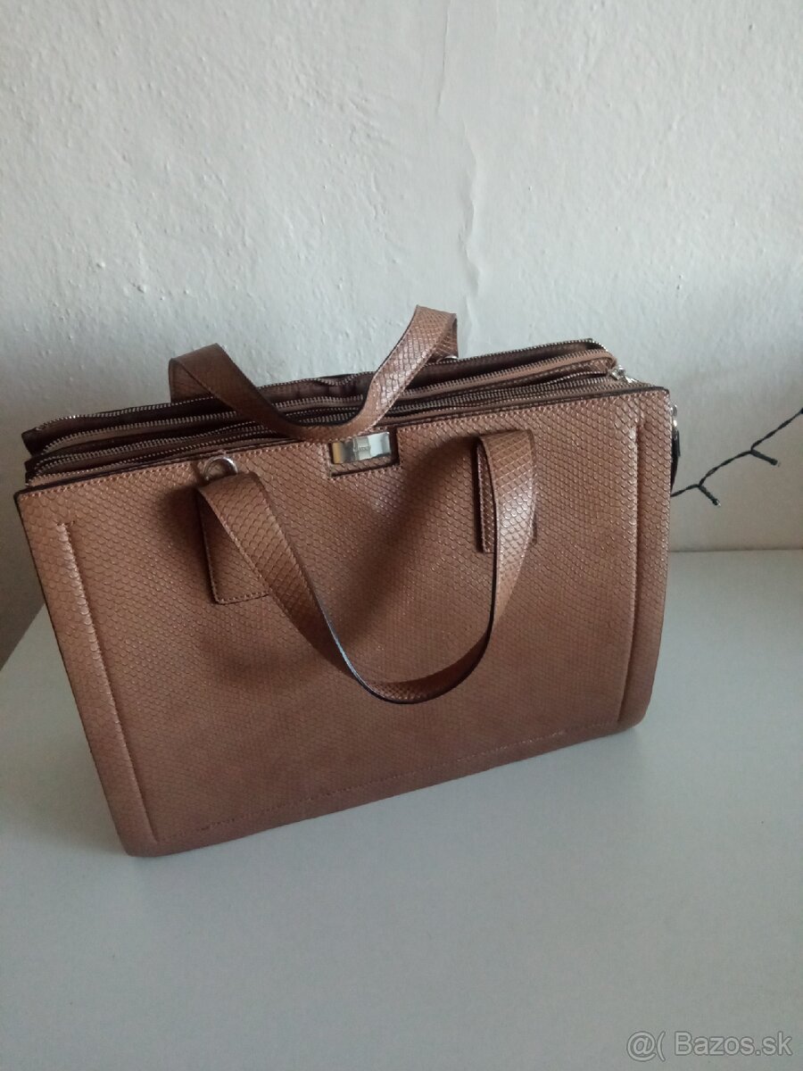 Dámska hnedá kabelka