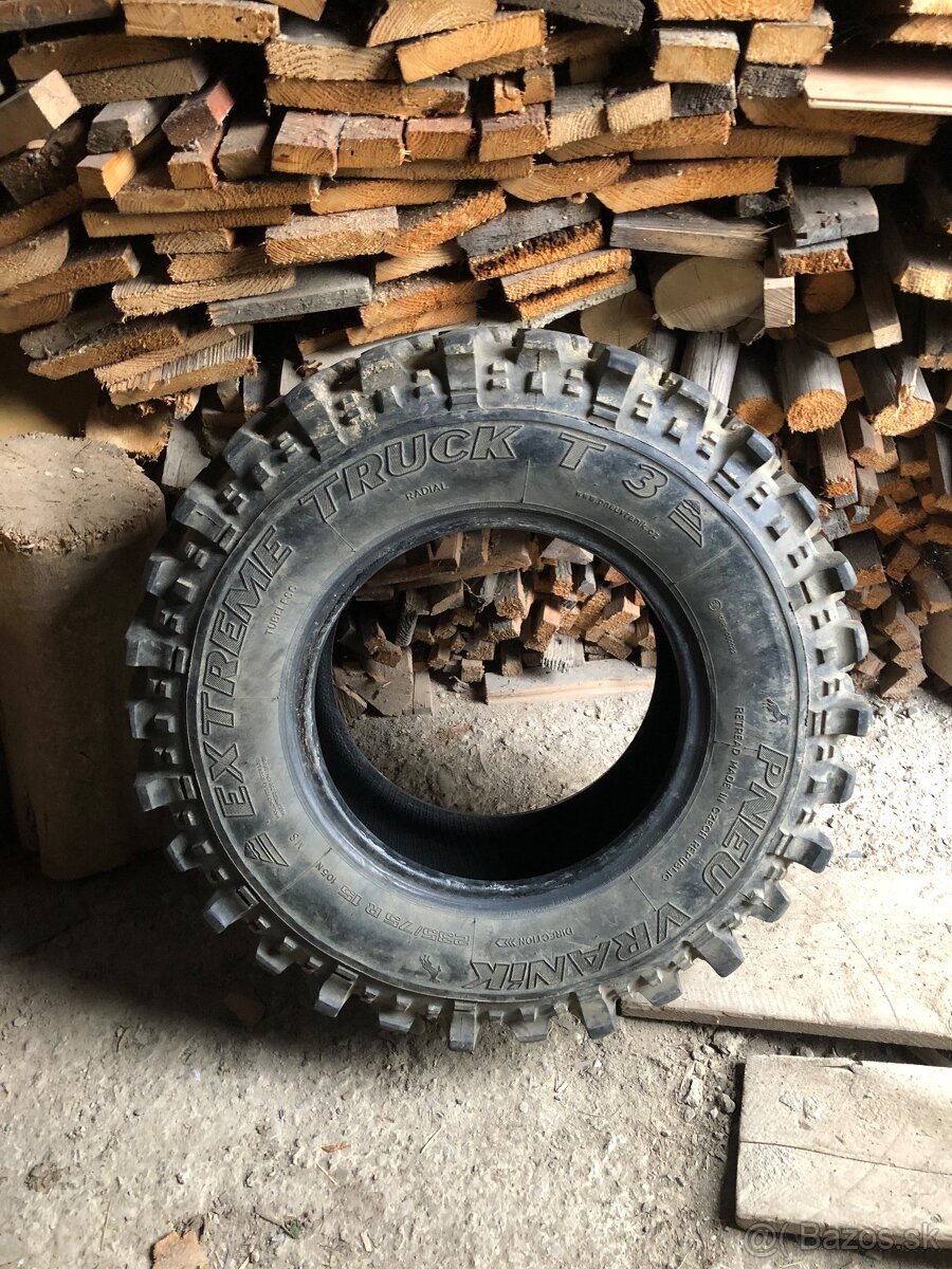 Offroad pneumatiky 235/75 R15 Vranik T3-malo jazdené 2ks