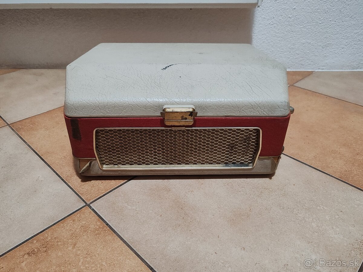 Stary zahraničný prehravac