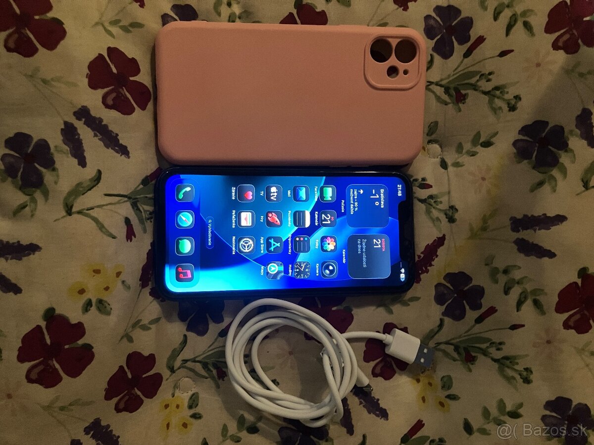 Predám iPhone 11.BLACK..128 GB.89% batéria.