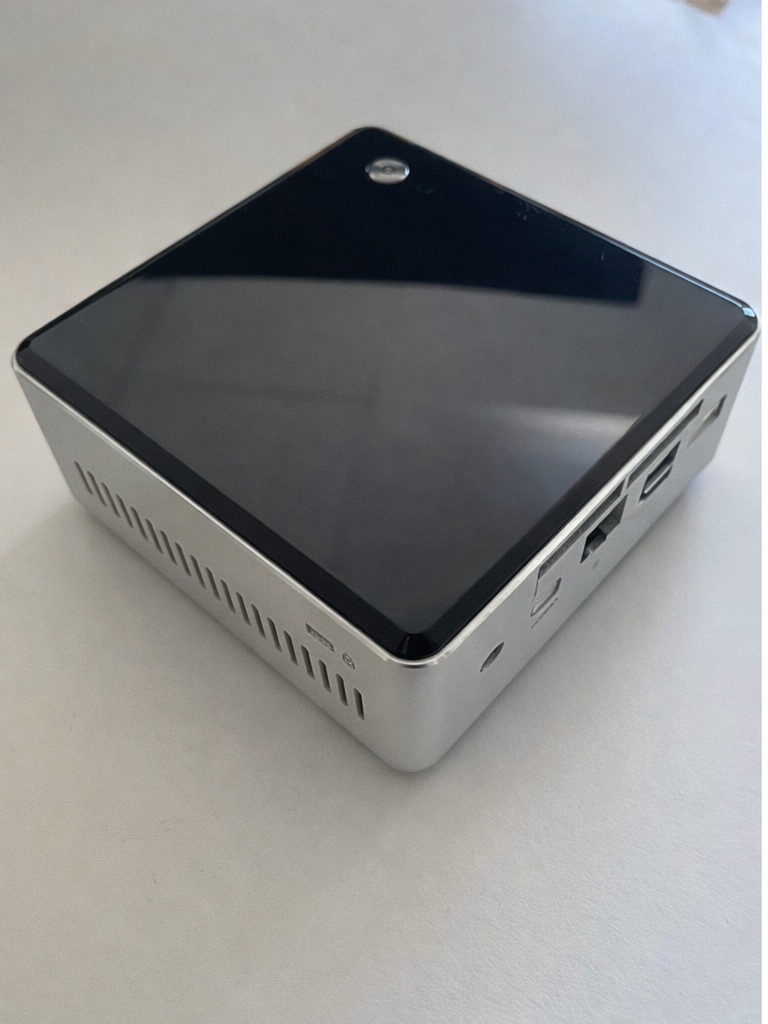 Intel NUC NUC5i3RYH