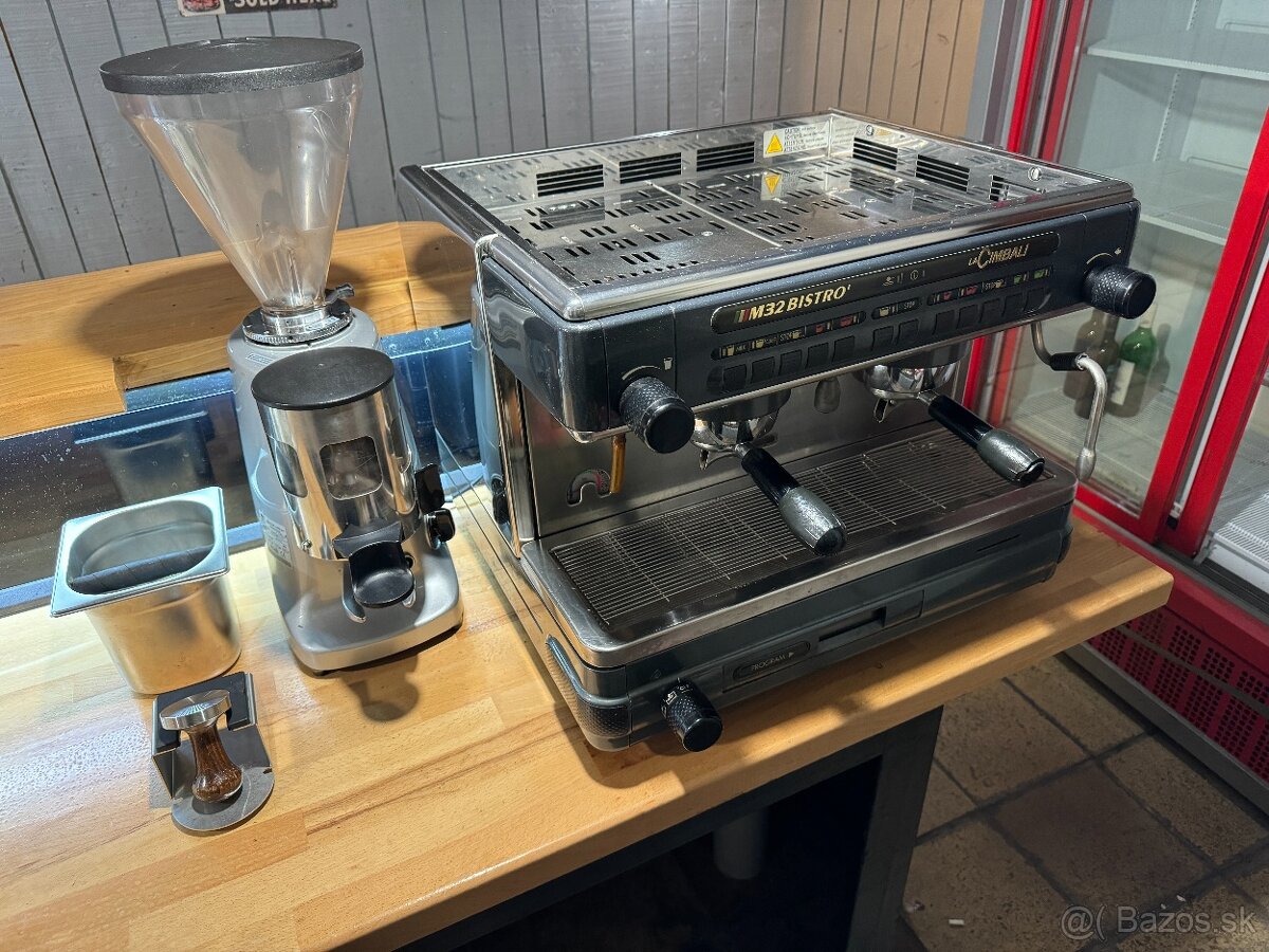Pákový kávovar La Cimbali M32 bistro s mlyncom Mazzer