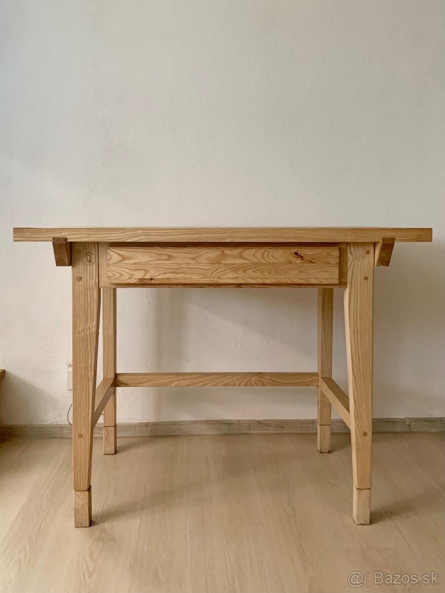 Drevený stôl - masív