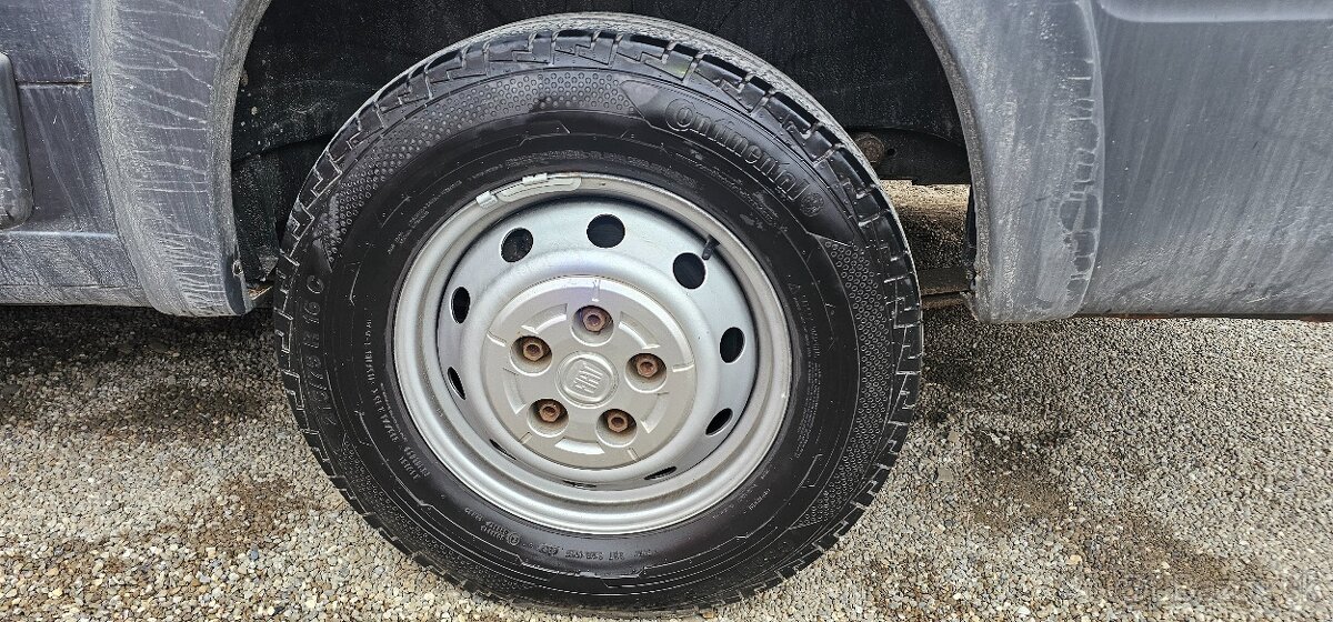 Continental 215/75R16C
