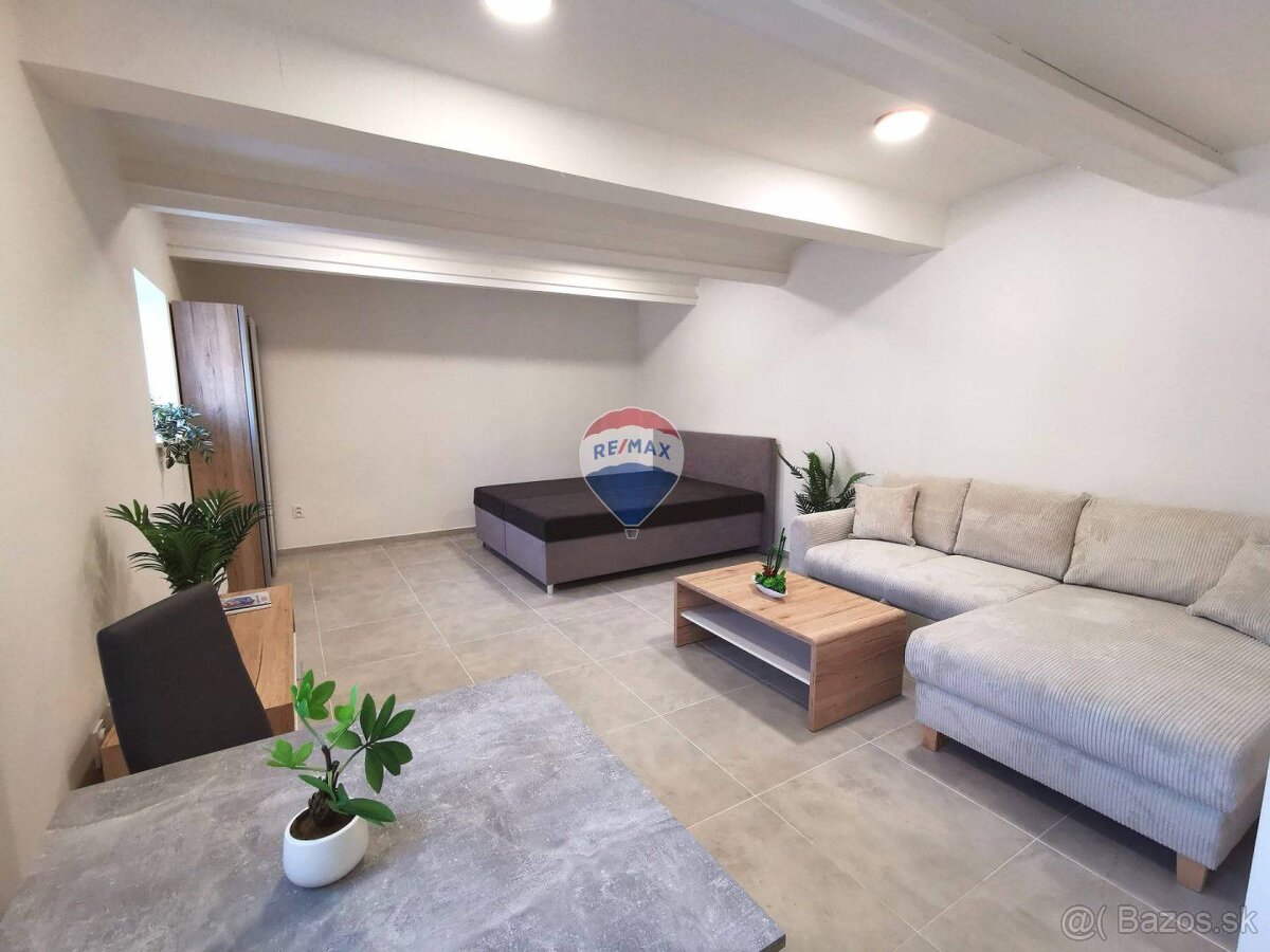 Na prenájom zrekonštruovaný 1,5 izbový byt, 40m2, ul. Šoltés