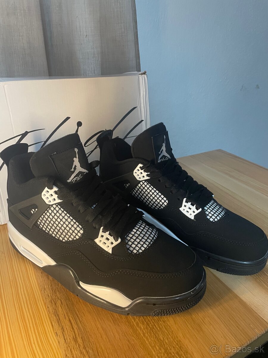 Jordan 4 white thunder