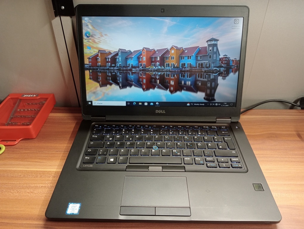 predám DELL LATITUDE 5480 ,WINDOWS 10 , Intel i5 7440HQ.