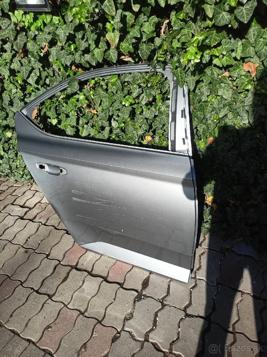 Škoda Superb 3 sedan práve zadné dvere