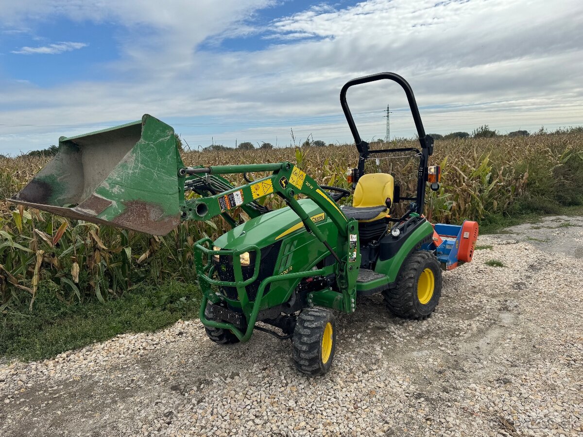 John Deere 1026r s špz