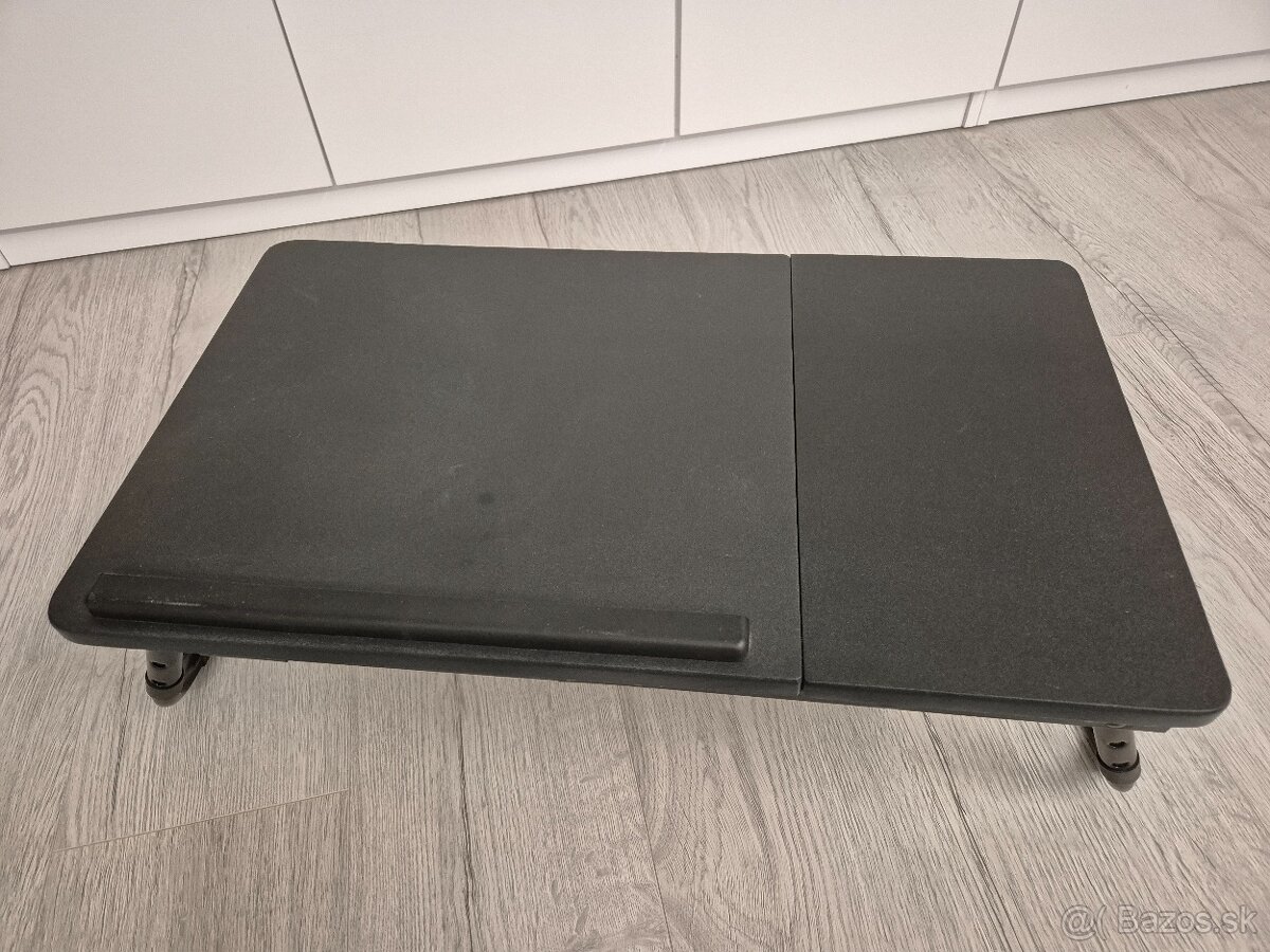 Stolík pod notebook - na stôl alebo do postele.