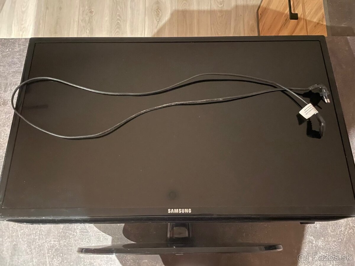 SAMSUNG televízor