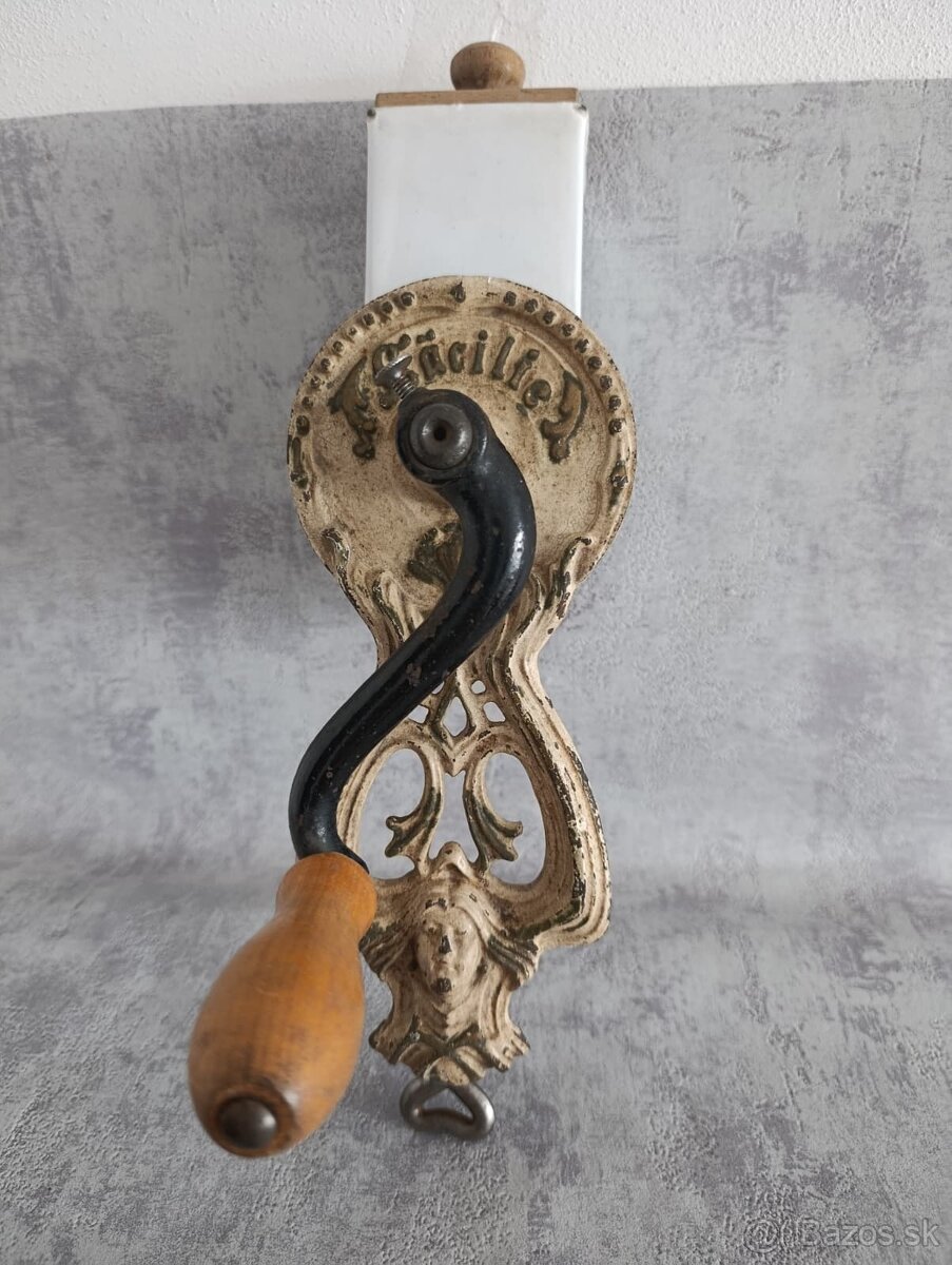 Starý krásný zdobený mlynek na strouhanku JUGENDSTIL
