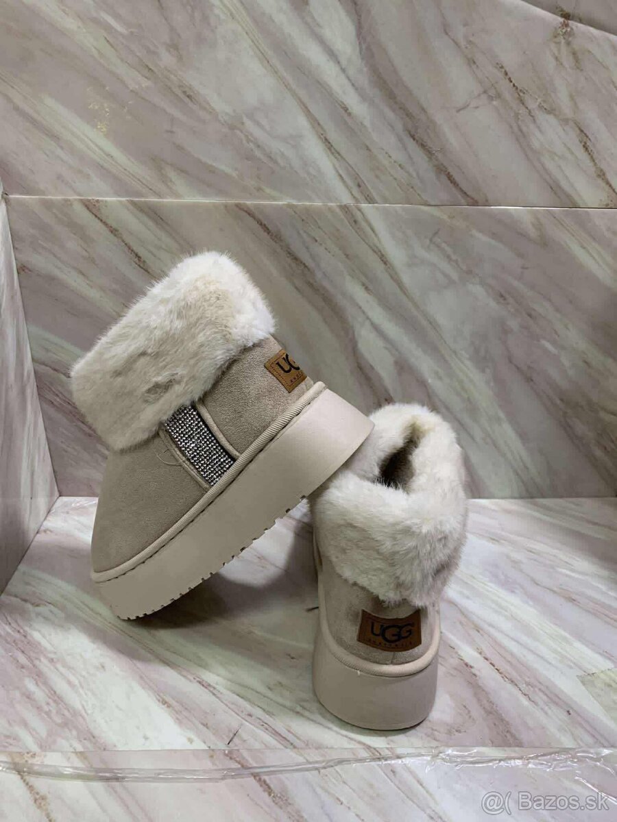 Ugg hunaté Kremové
