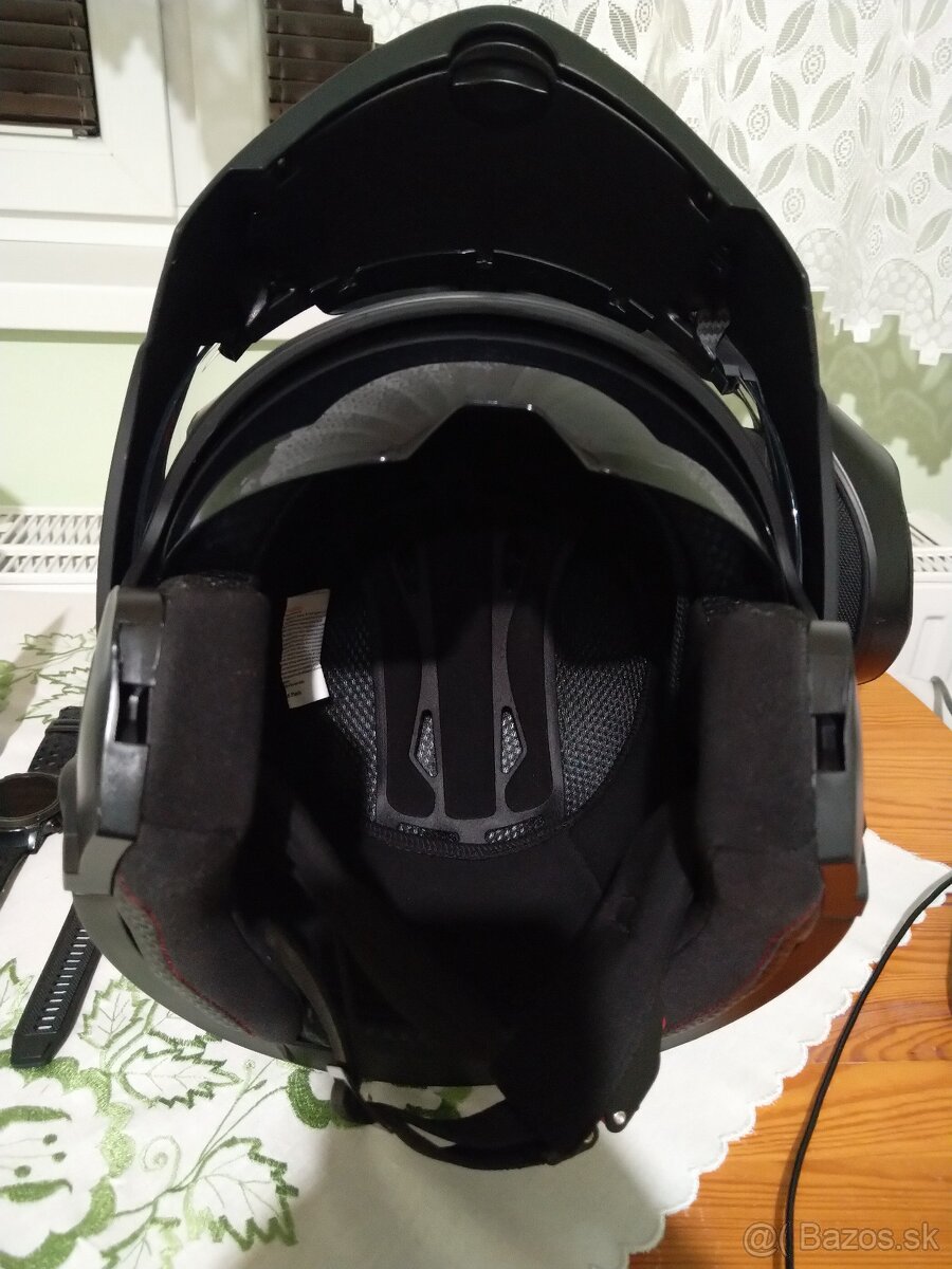 Vyklopná prilba veľkosť XL