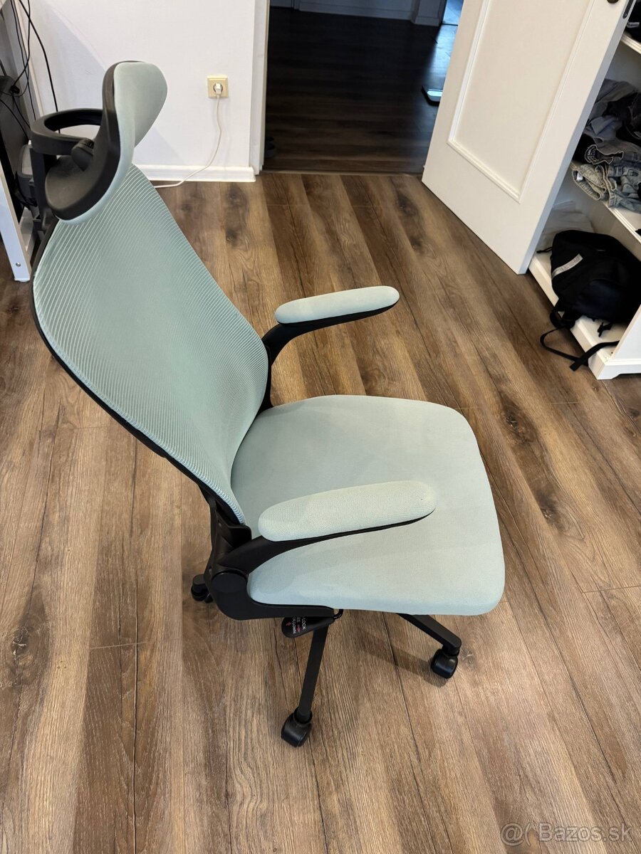 Ergonomické kancelárske kreslo(potrebuje opravu)