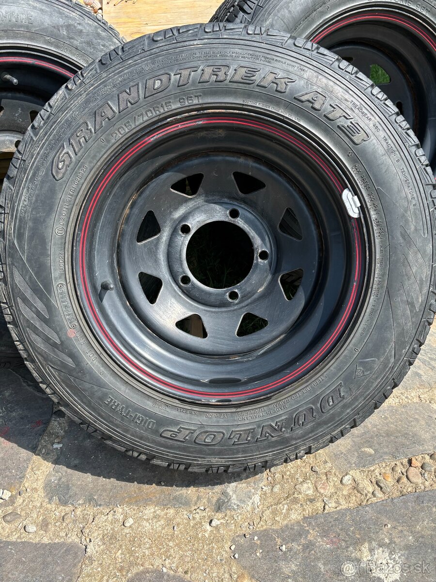 Predám kolesá s plechovými diskami Suzuky Jimny