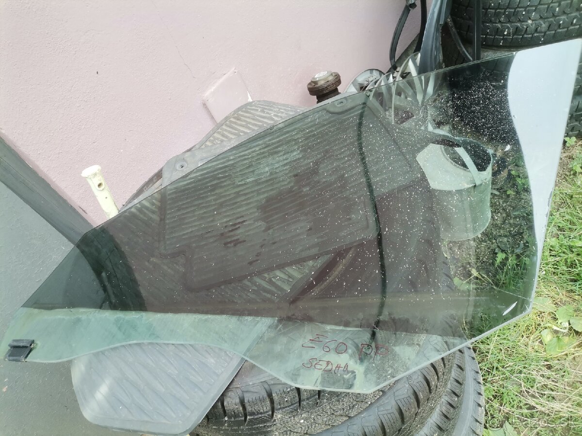 Predné pravé okno bmw e60