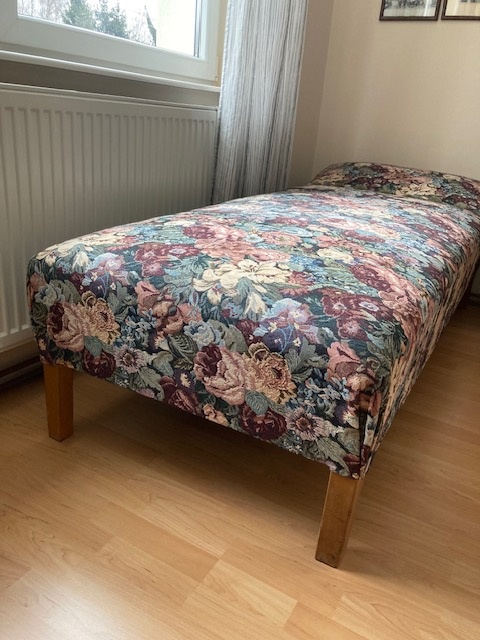 starožitný nábytok