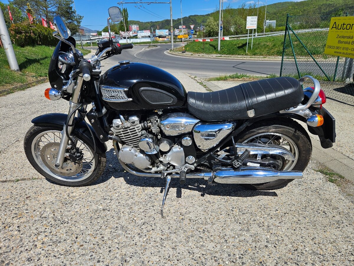 Triumph Thunderbird 900