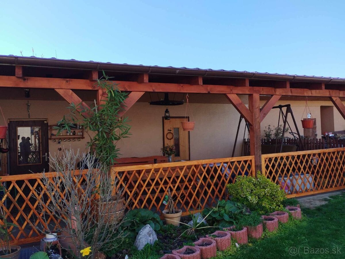 Drevenné zábradlie/paravany