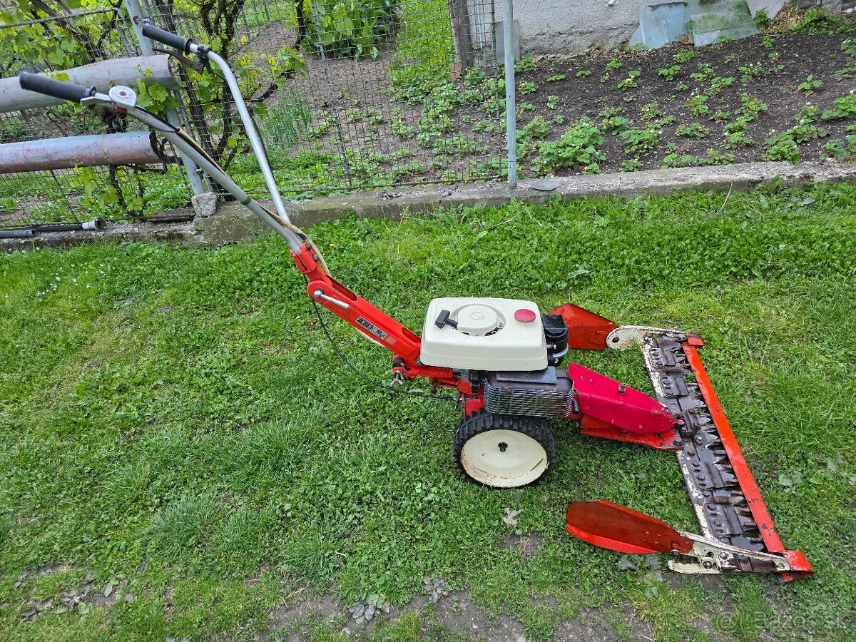Listova kosacka na vysokú trávu.