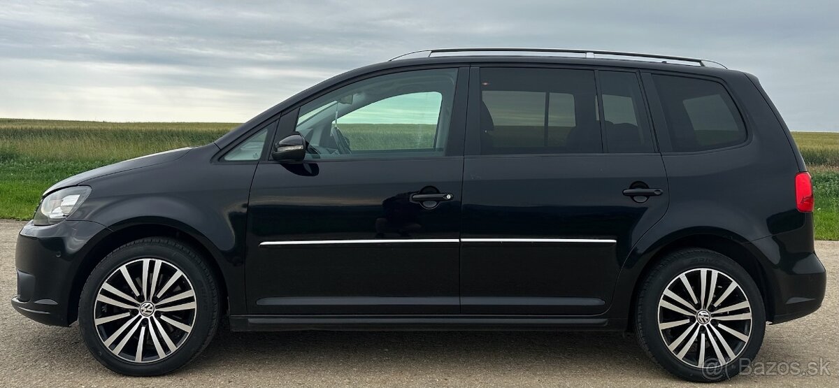 Volkswagen Touran Highline 2.0 CR DSG, nové rozvody, zotrvak