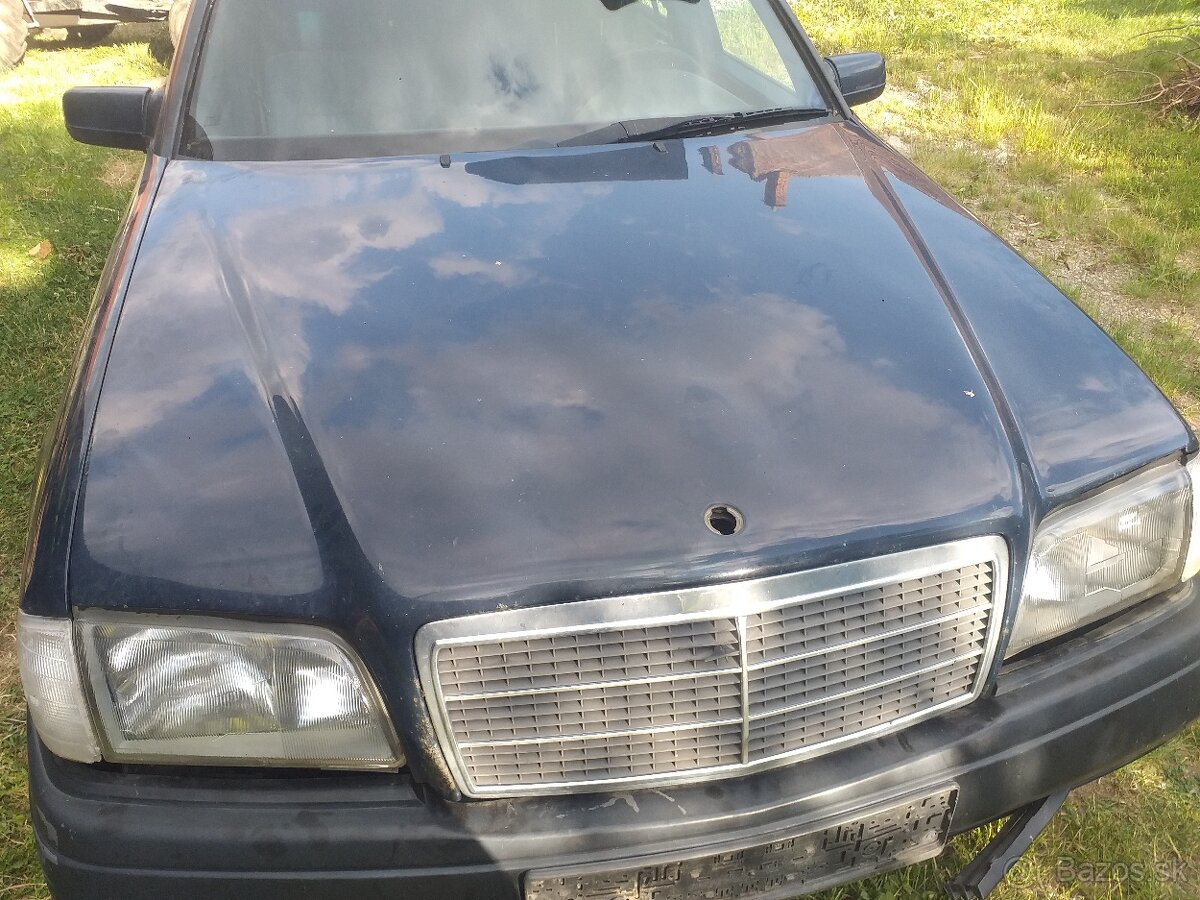 Kapota mercedes w 202