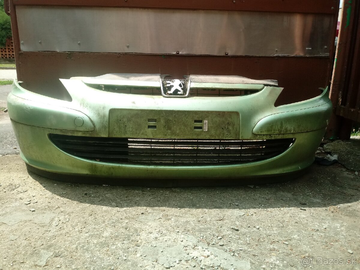 Peugeot 307 predný nárazník