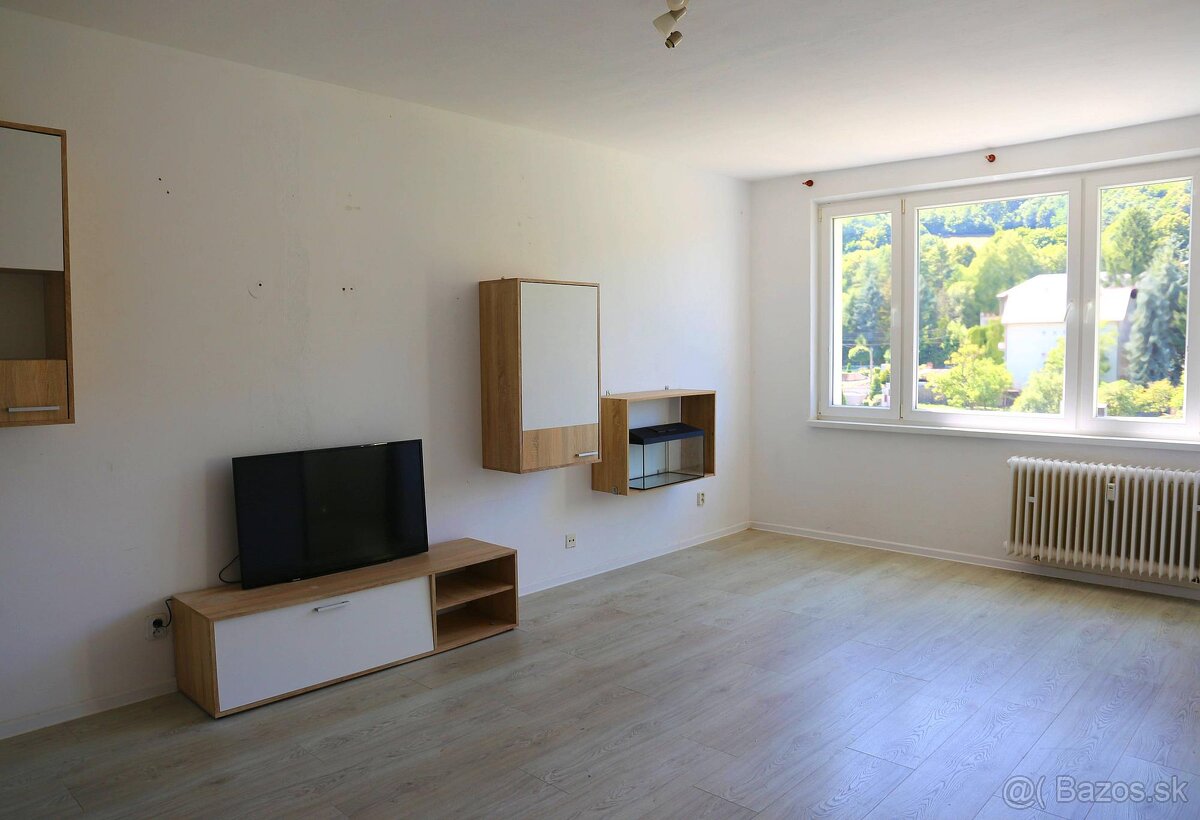 Predám priestranný, slnečný 3i byt v Novej Bani v širš