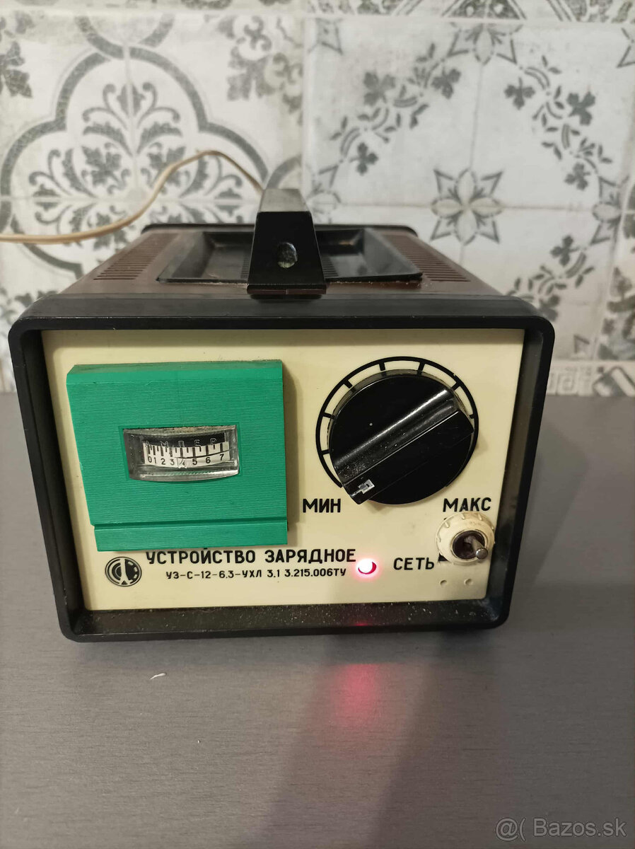Ruská nabíjačka autobatérií