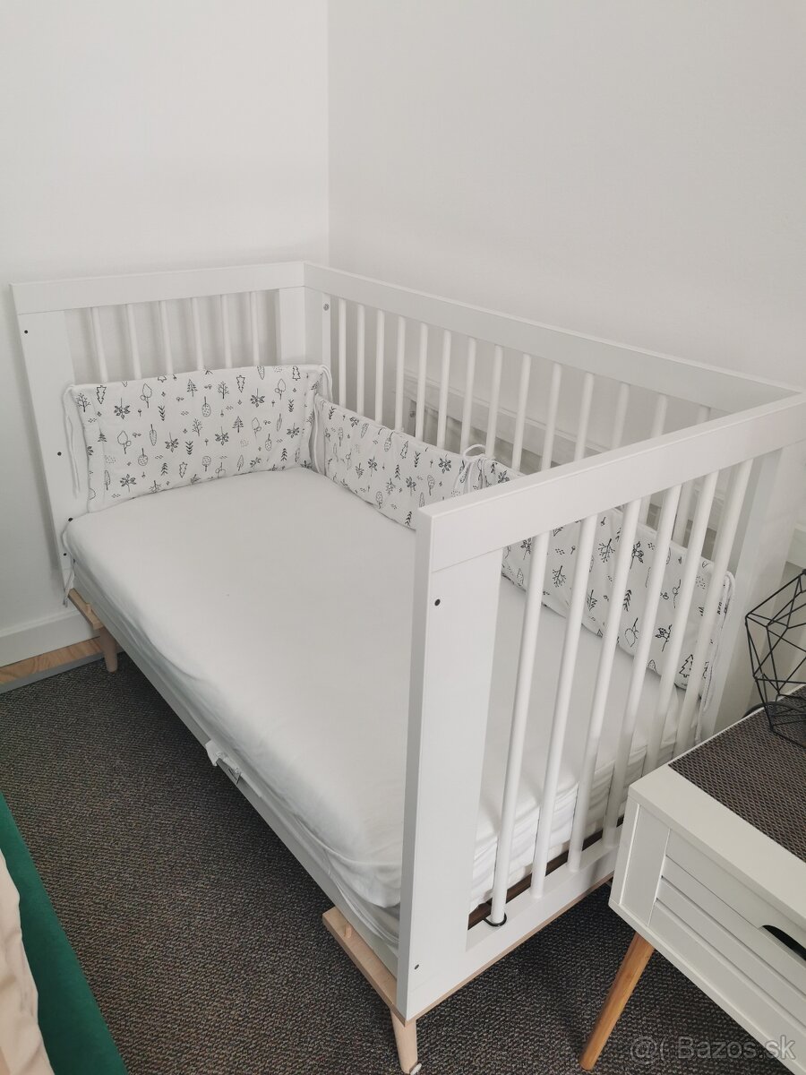 Detská postieľka – ako nová + matrac + vankúšiky