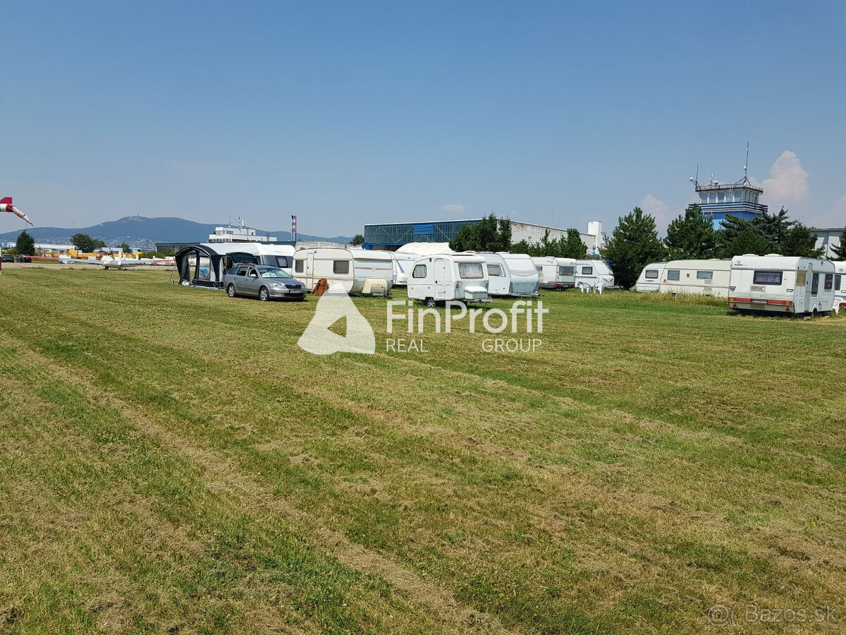 Predám pozemok na nitrianskom letisku v Janíkovciach.