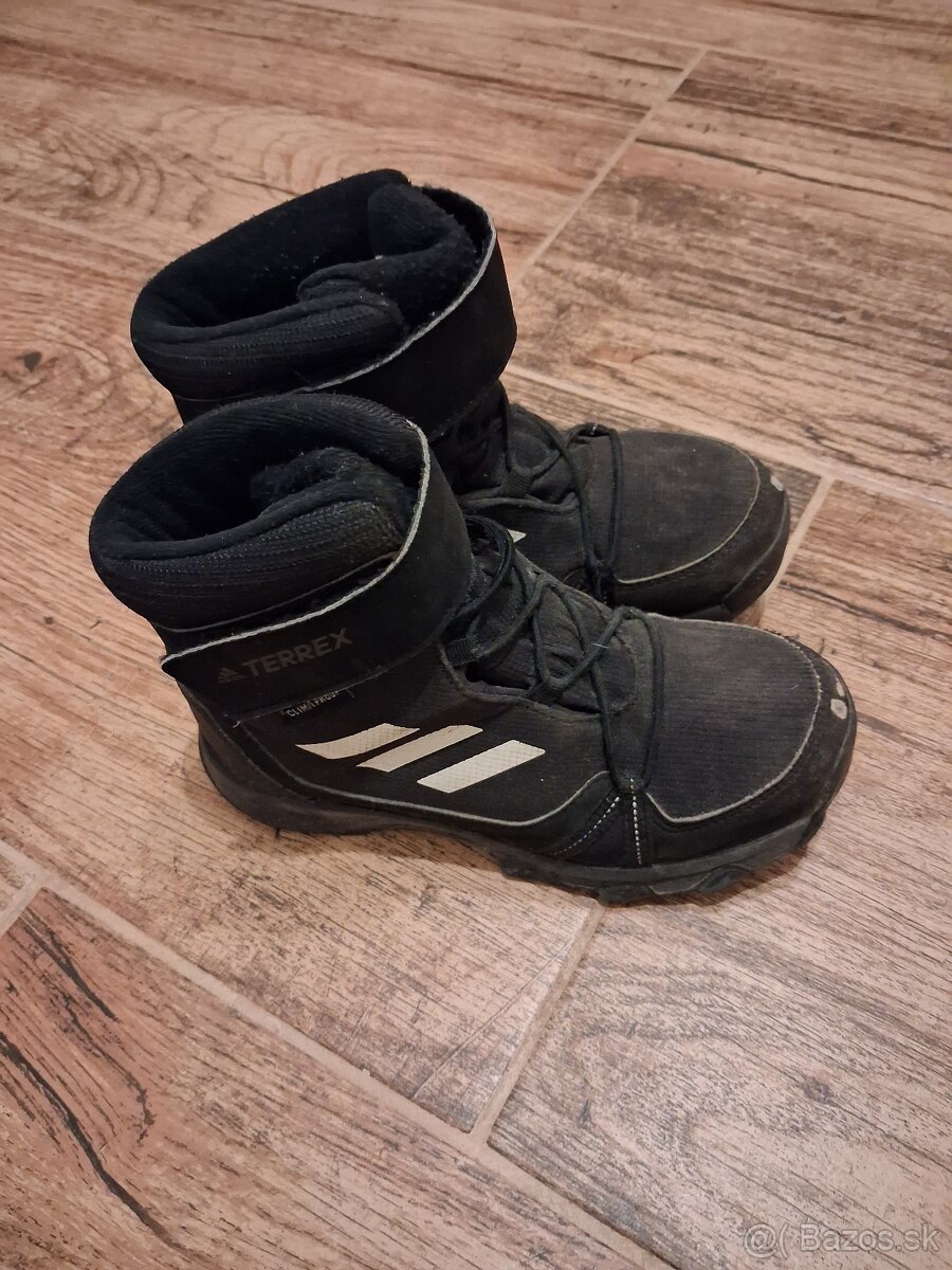 Adidas zimné topanky vel.32