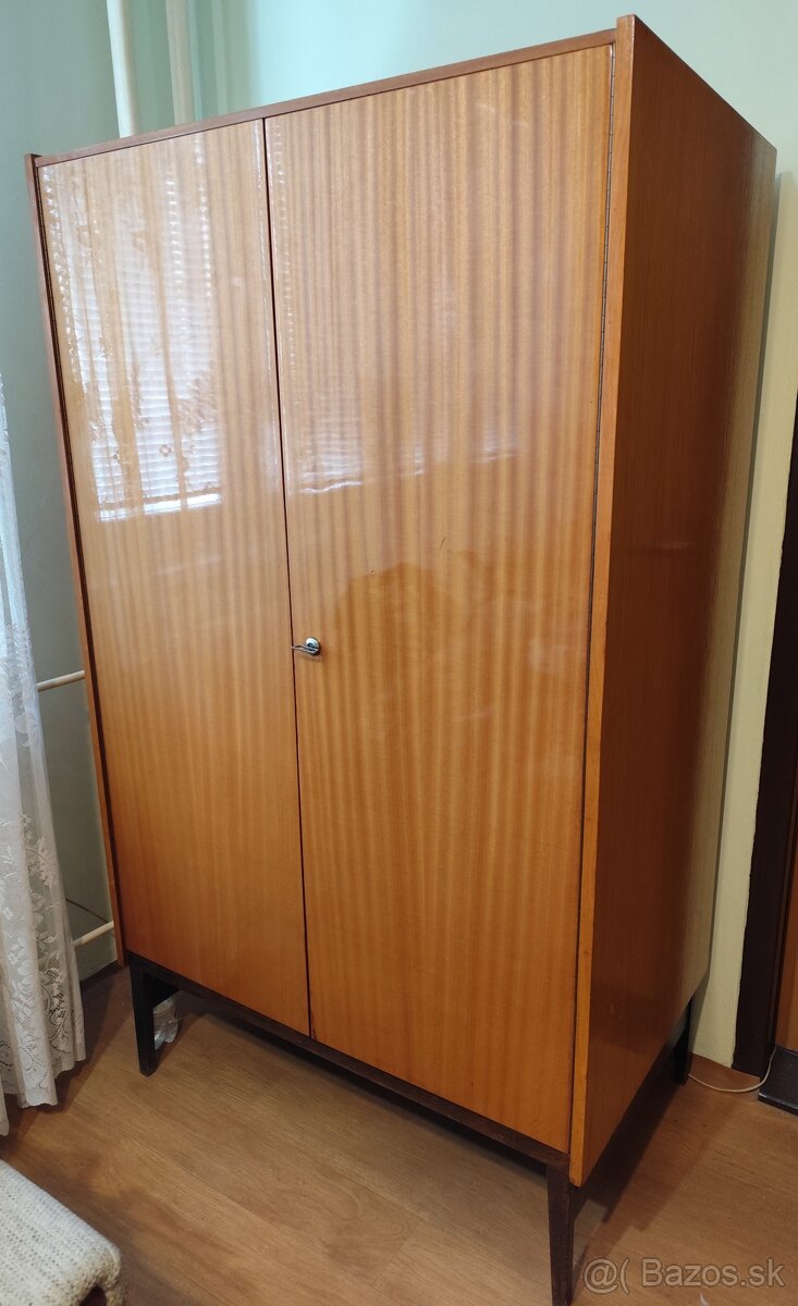 Retro obývacia stena