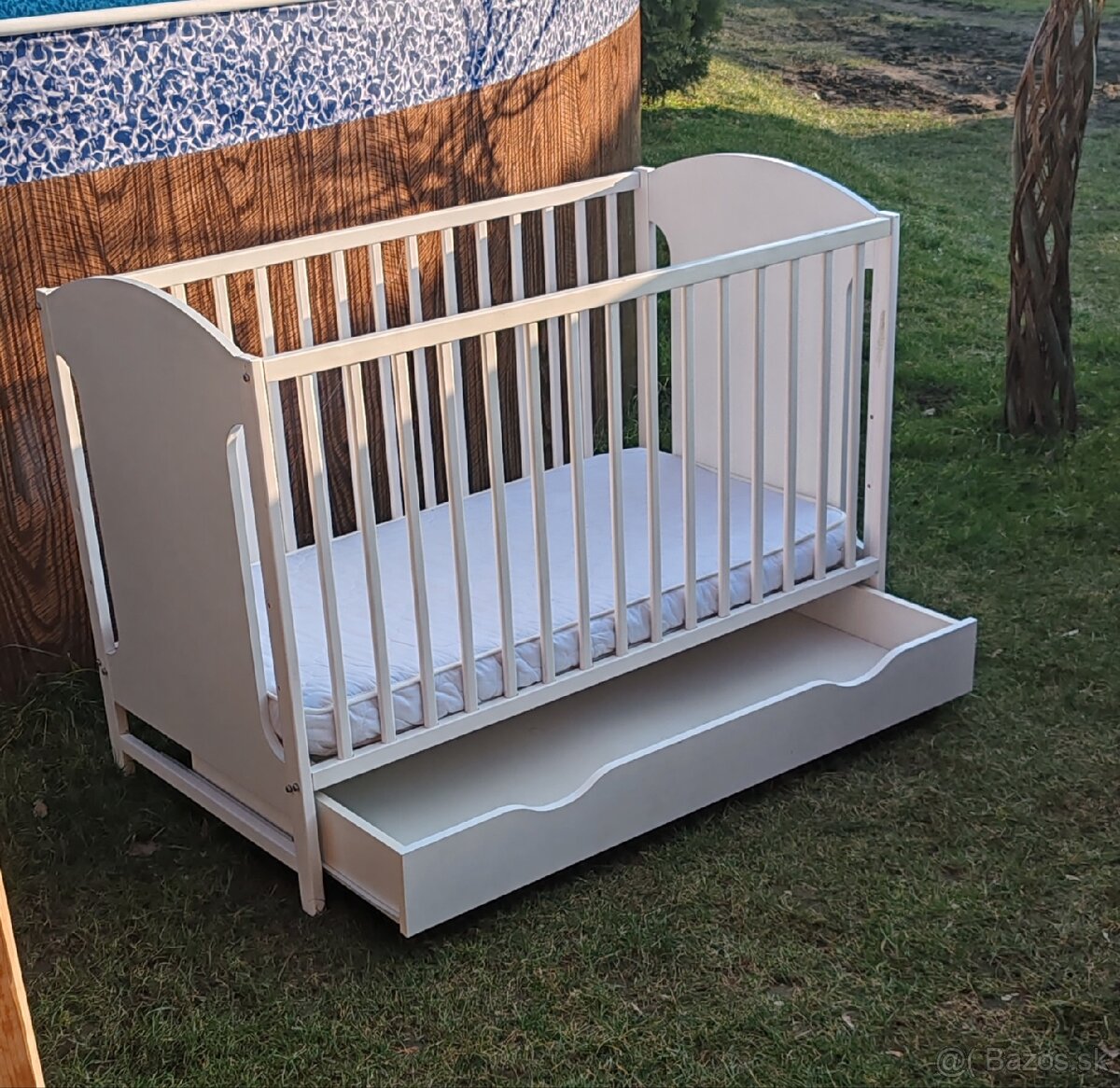 Detská postieľka so šuflikom