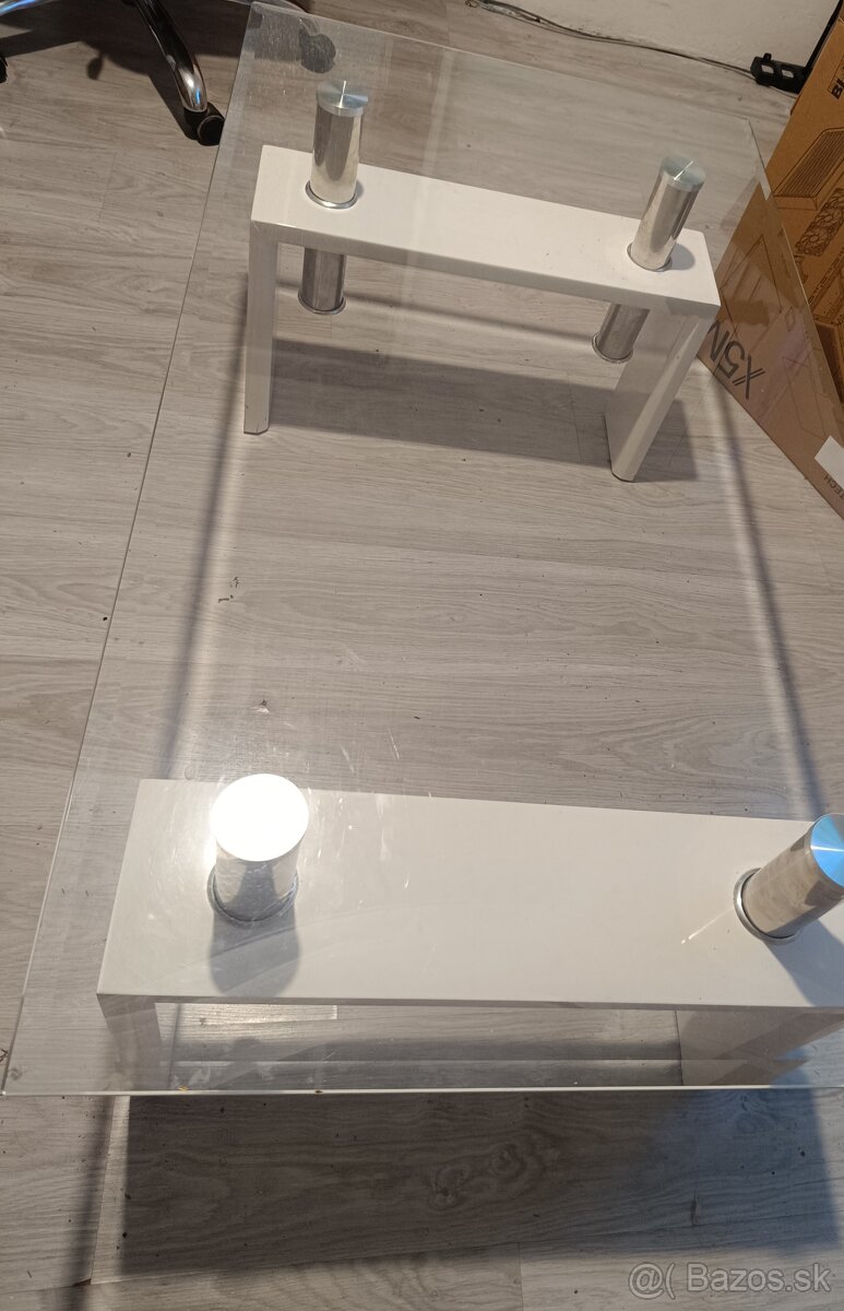 Konferečný stolík