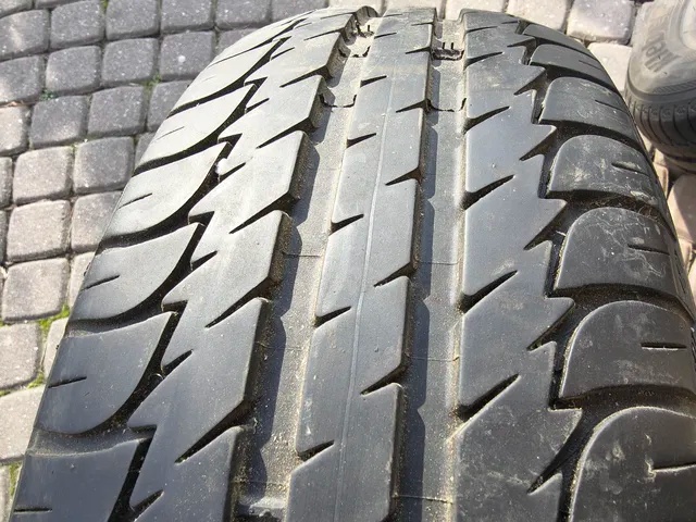 2x letné pneu. Kleber 195/65 R15