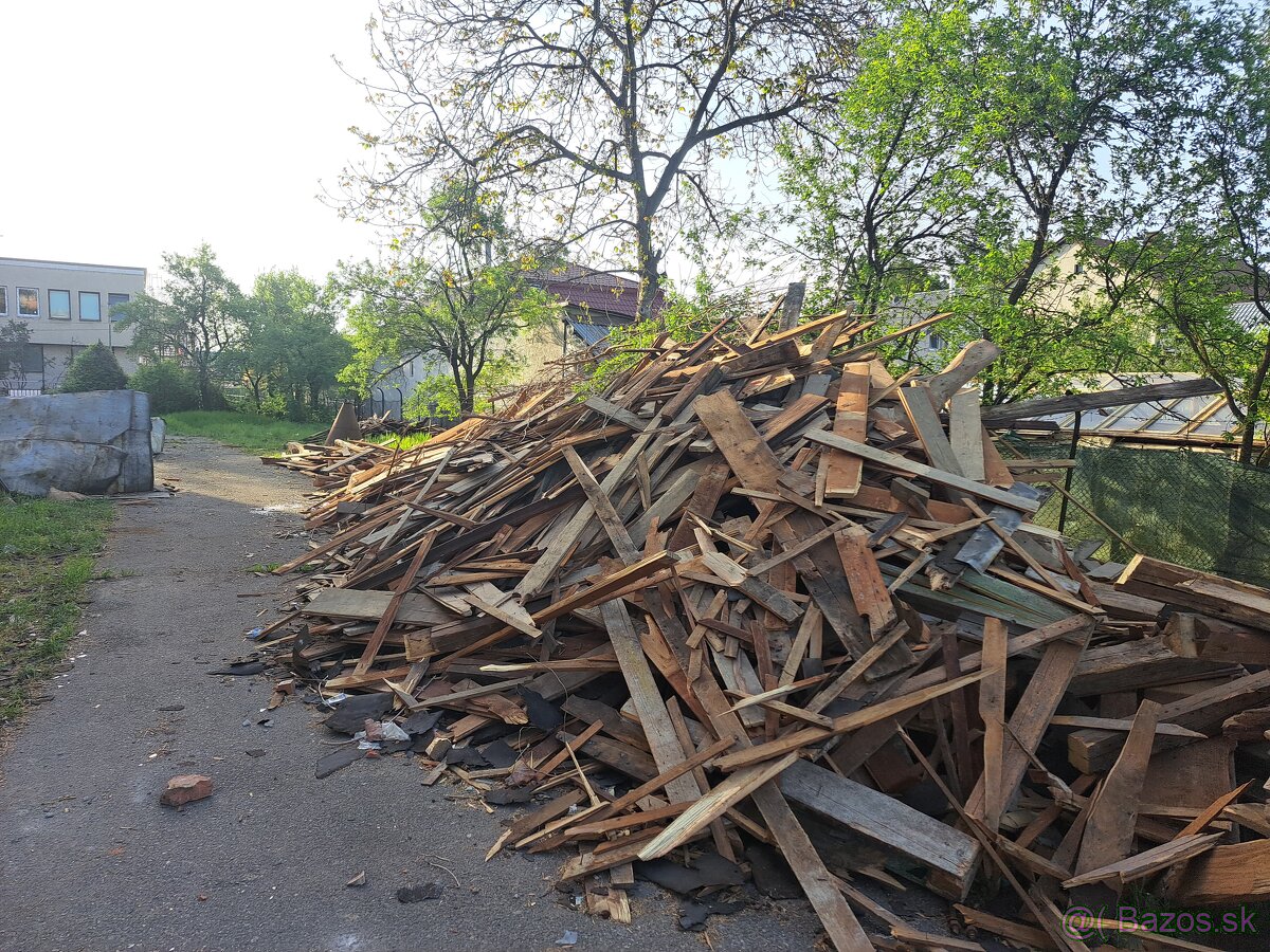 Predám dosky, hranoly z búračky