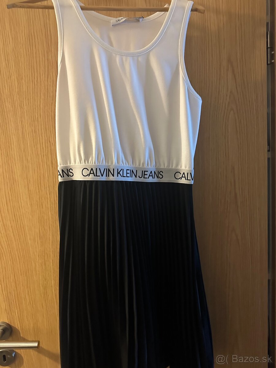 Calvin Klein,nenosené šaty